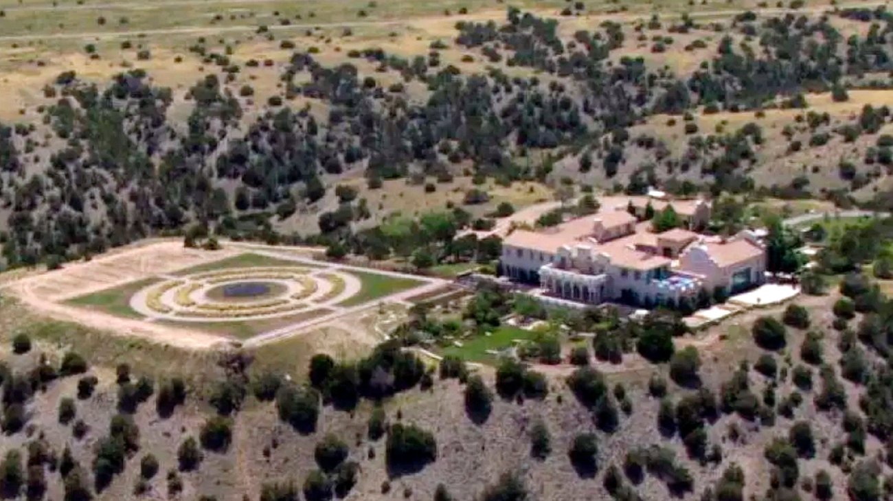 Autoridades registran rancho de Jeffrey Epstein en Nuevo México