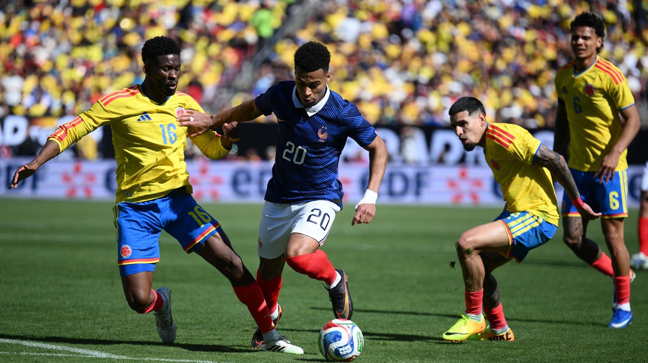 AP_26088775152437_2b7b510b89