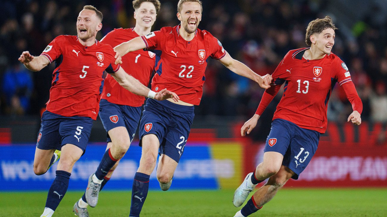 República Checa clasifica y completa el grupo A junto con México