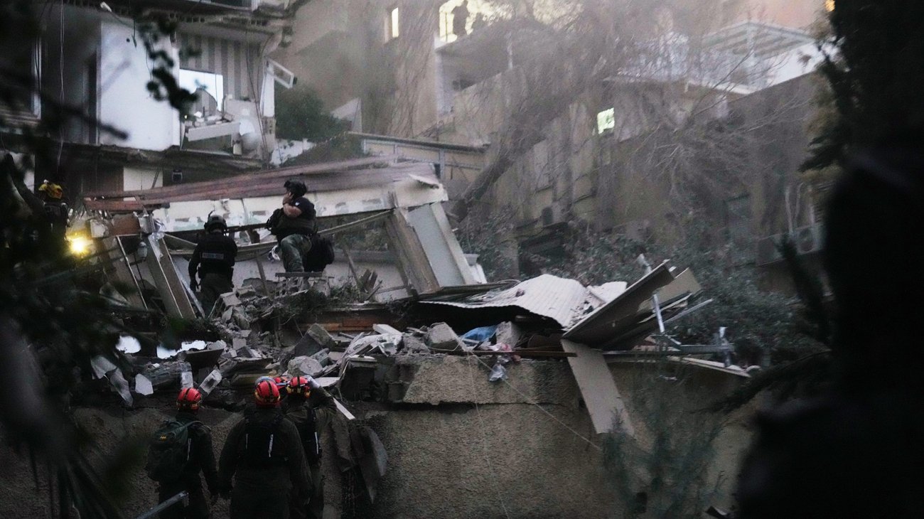 Bombardeos en Irán dejan 17 muertos y daños en viviendas