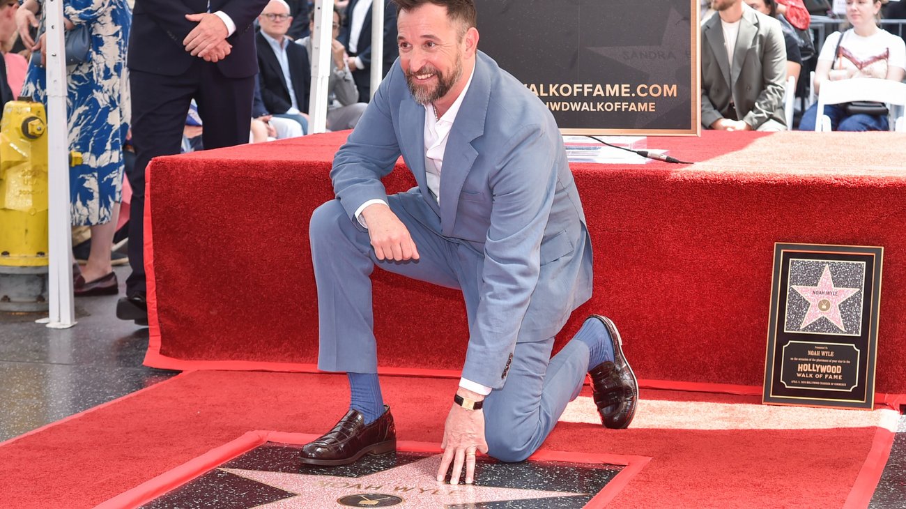 AP_26099685994103_542db6f692