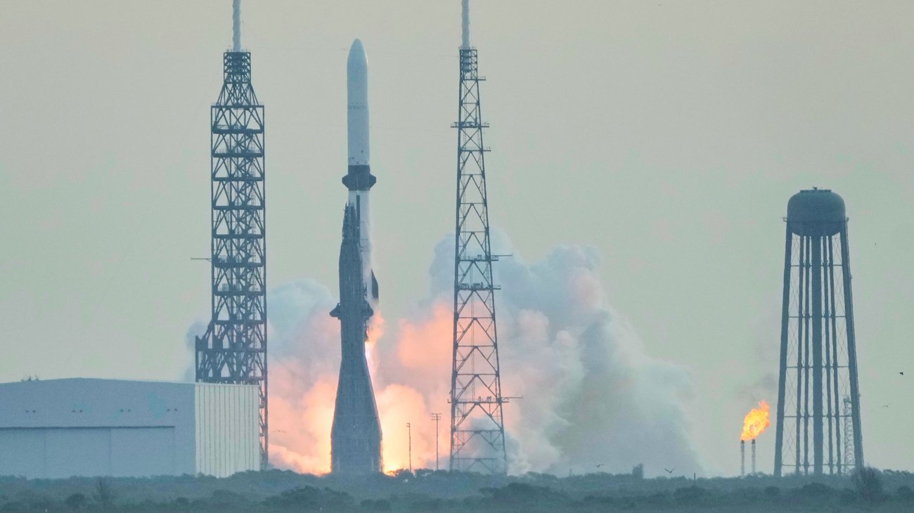 AP_26110841243155_7667a59be2