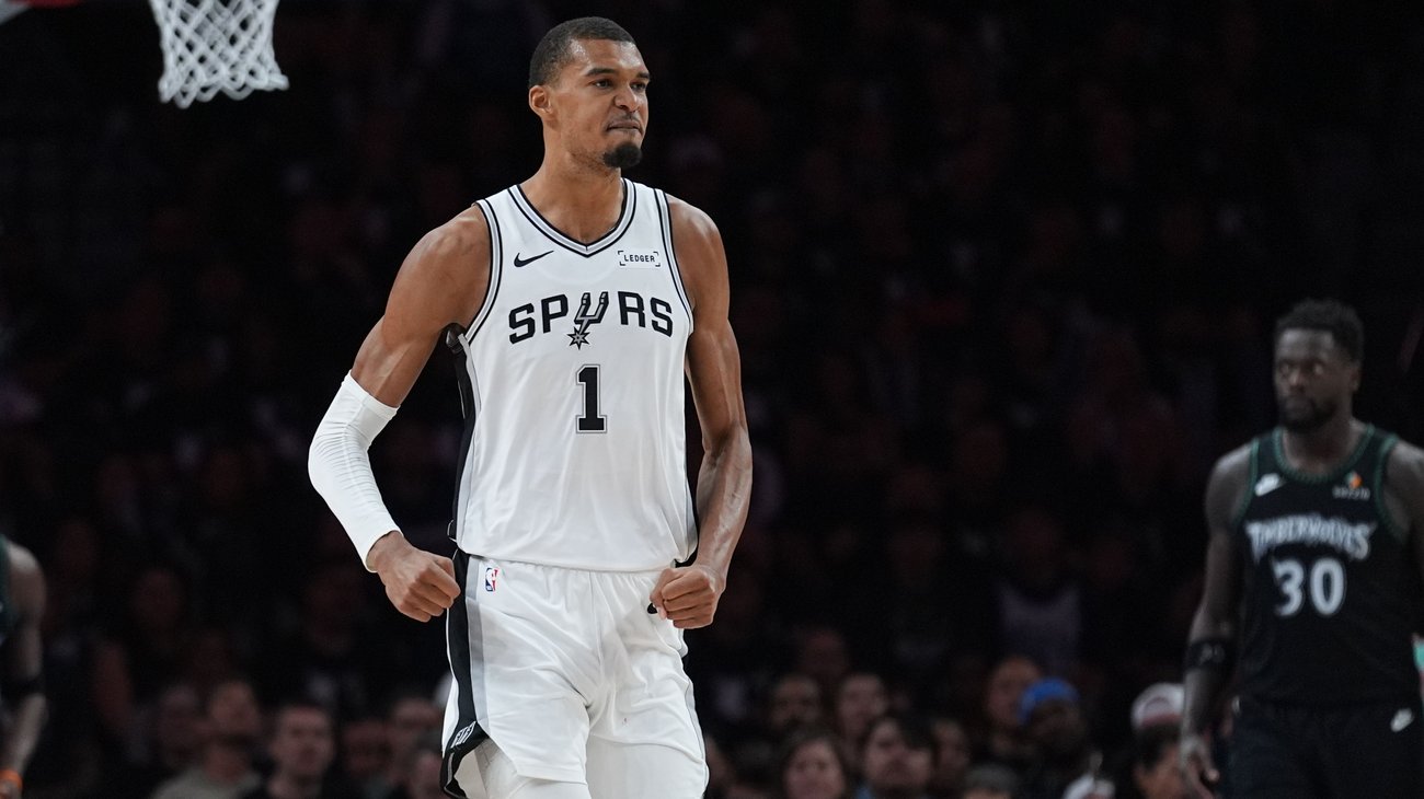 Spurs avanzan con autoridad a la final del Oeste ante OKC