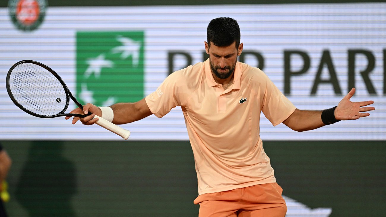 Djokovic remonta en Roland Garros; avanza tras vencer a Perricard