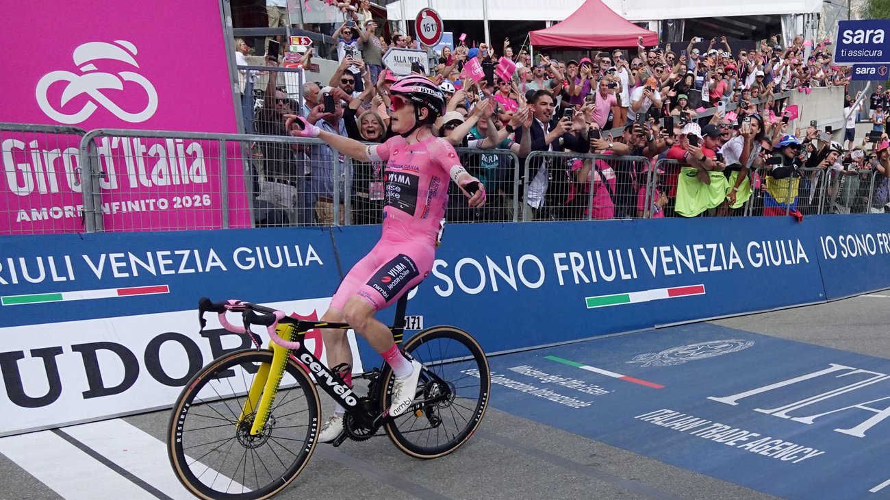 Jonas Vingegaard gana la dura 16ma etapa del Giro; amplia ventaja