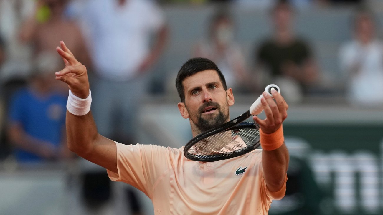Djokovic resiste el calor y avanza en Roland Garros
