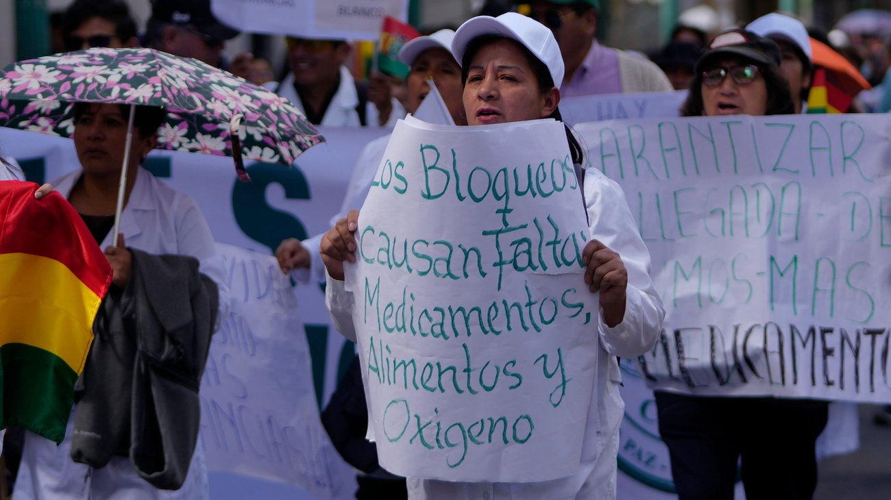 Sindicatos bolivianos endurecen protestas contra Rodrigo Paz