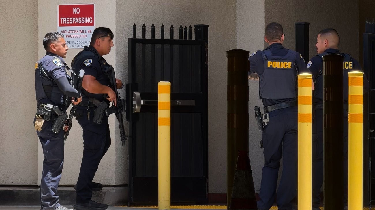 FBI abate a hombre que tomó rehenes en California