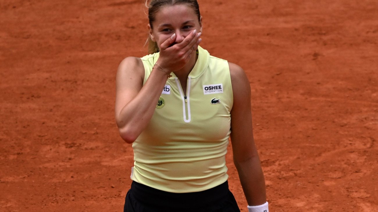 Shnaider sorprende a Sabalenka y avanza en París en Roland Garros