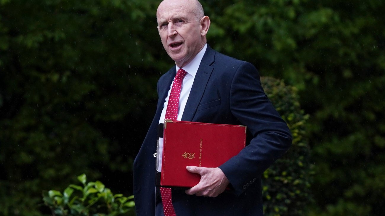 Renuncia jefe de Defensa británico por 'poco' gasto militar