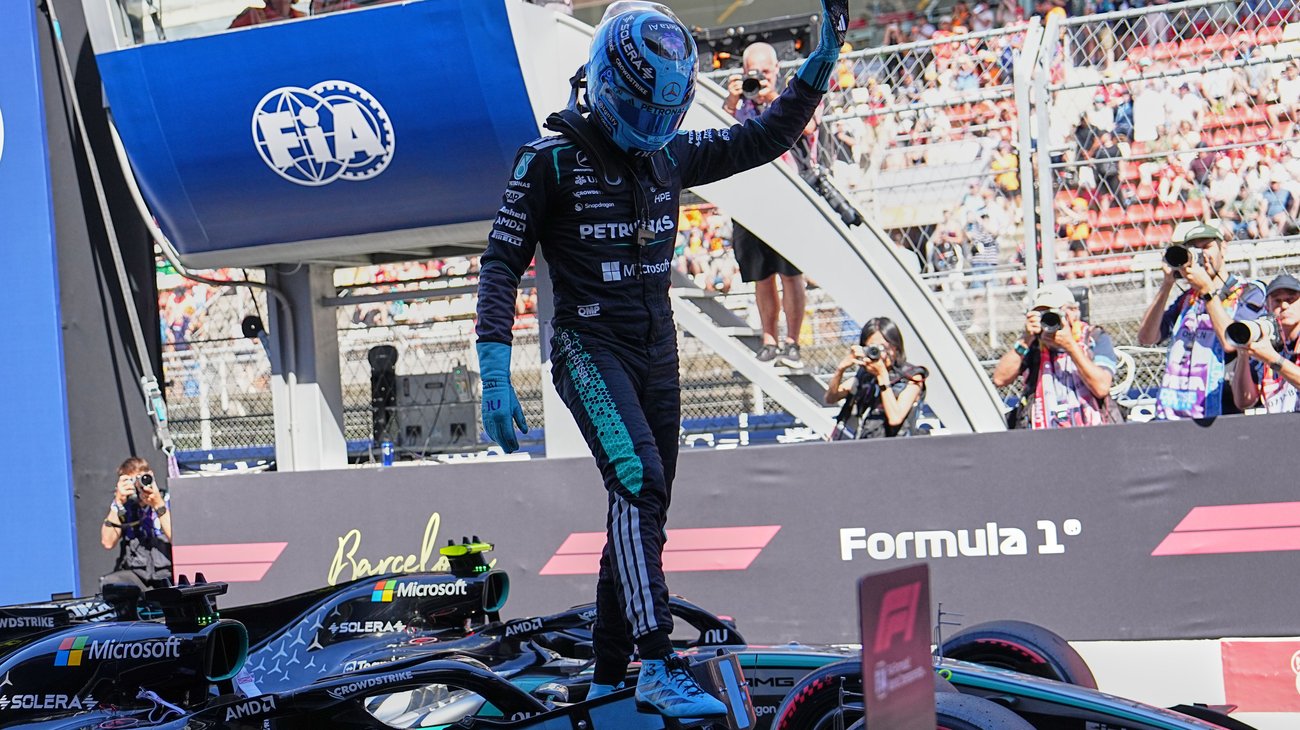 Consigue Russell la pole en Barcelona; Antonelli saldrá tercero