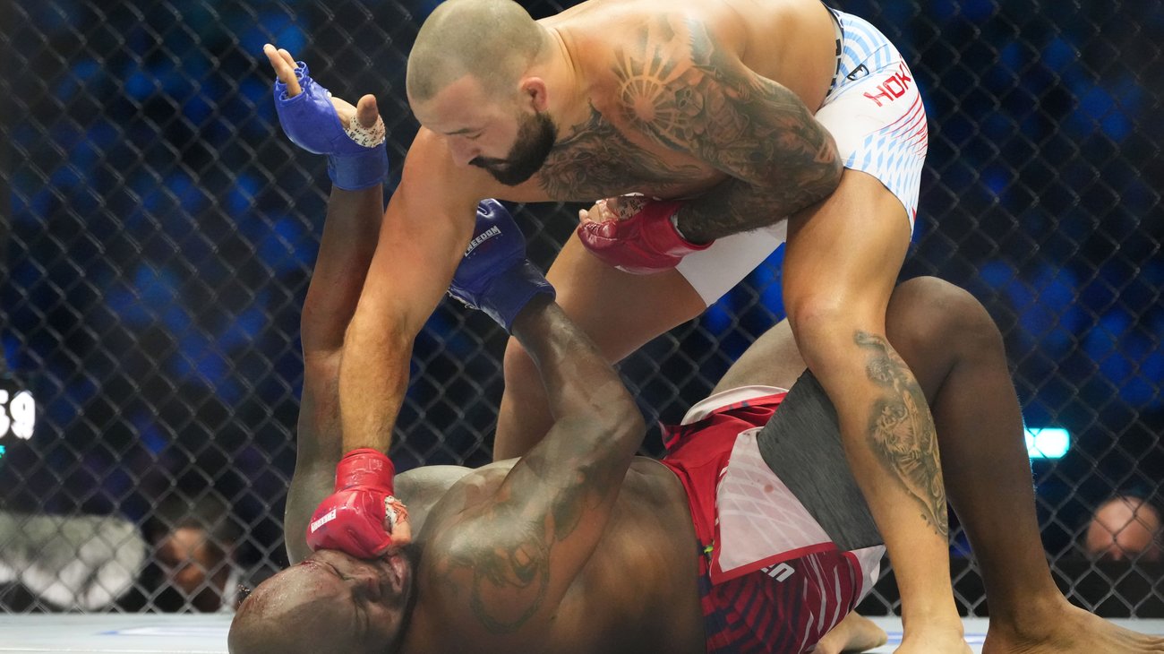 Trump convierte la Casa Blanca en una arena de UFC por cumpleaños