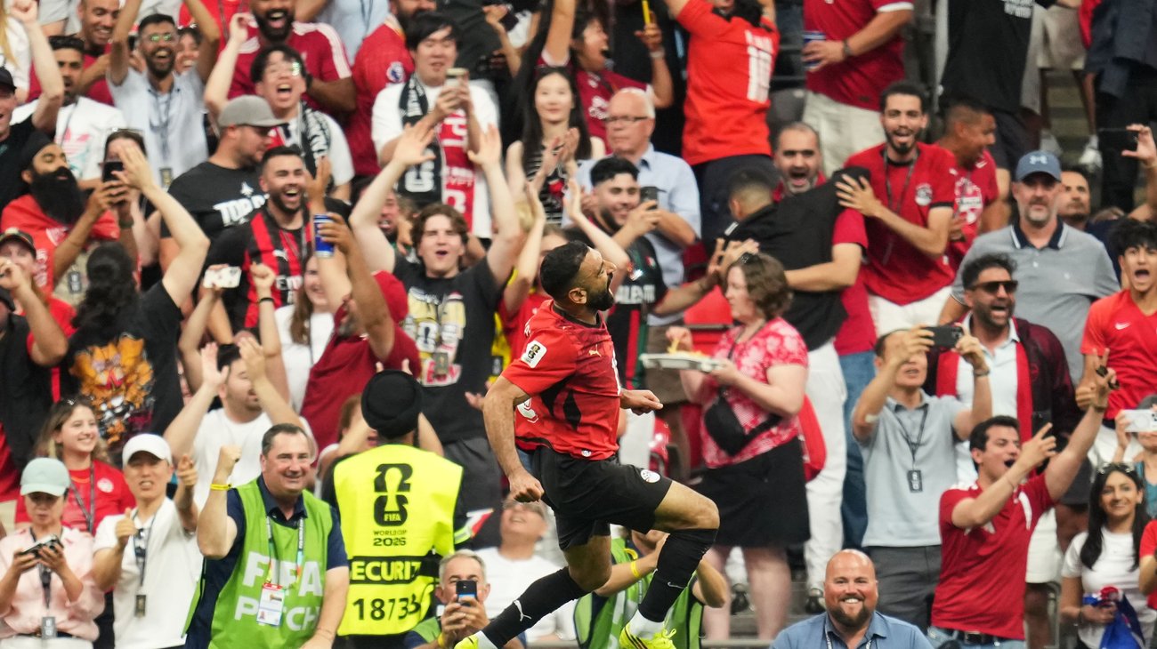 Egipto remonta y golea 3-1 a Nueva Zelanda para liderar su grupo