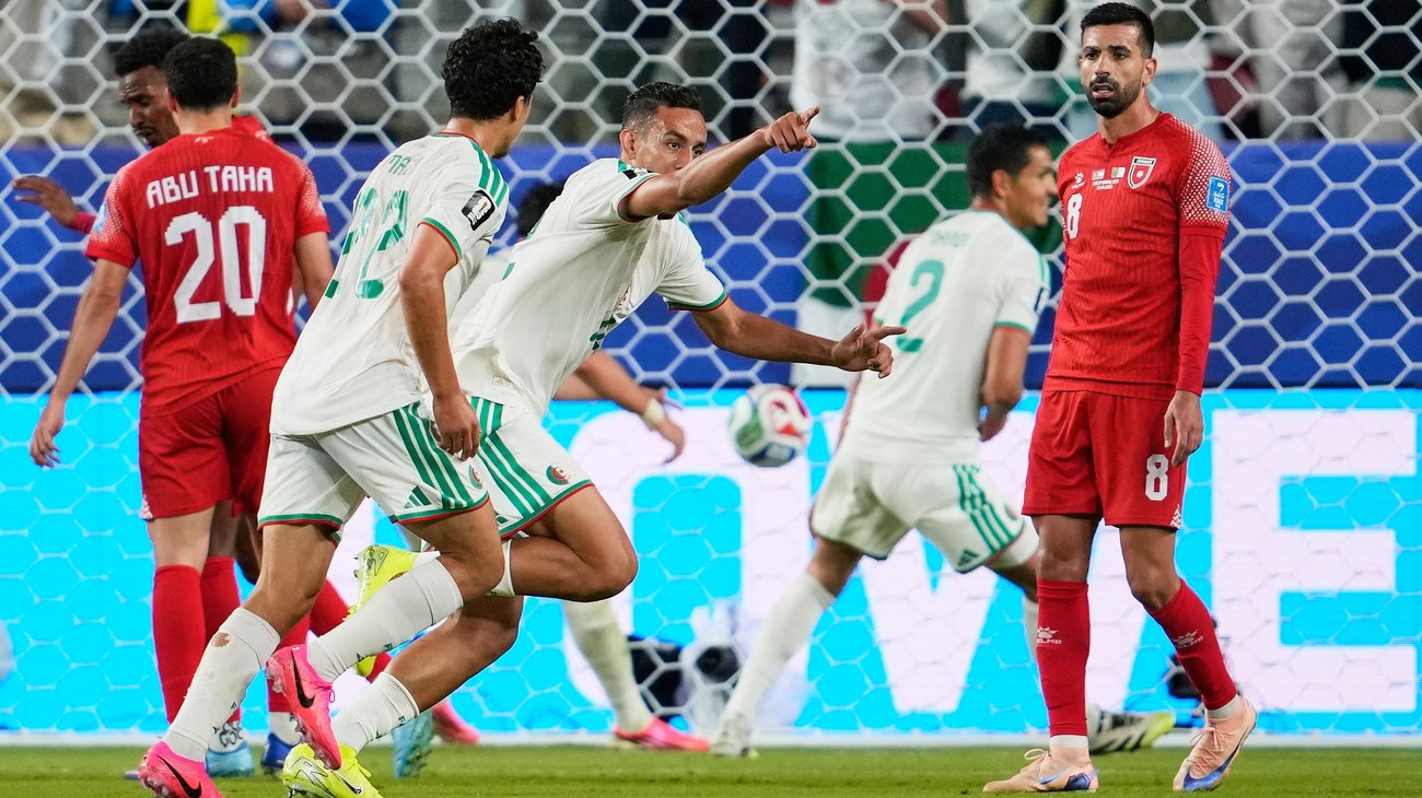 Argelia vence 2-1 a Jordania y sueña con clasificar a 16avos