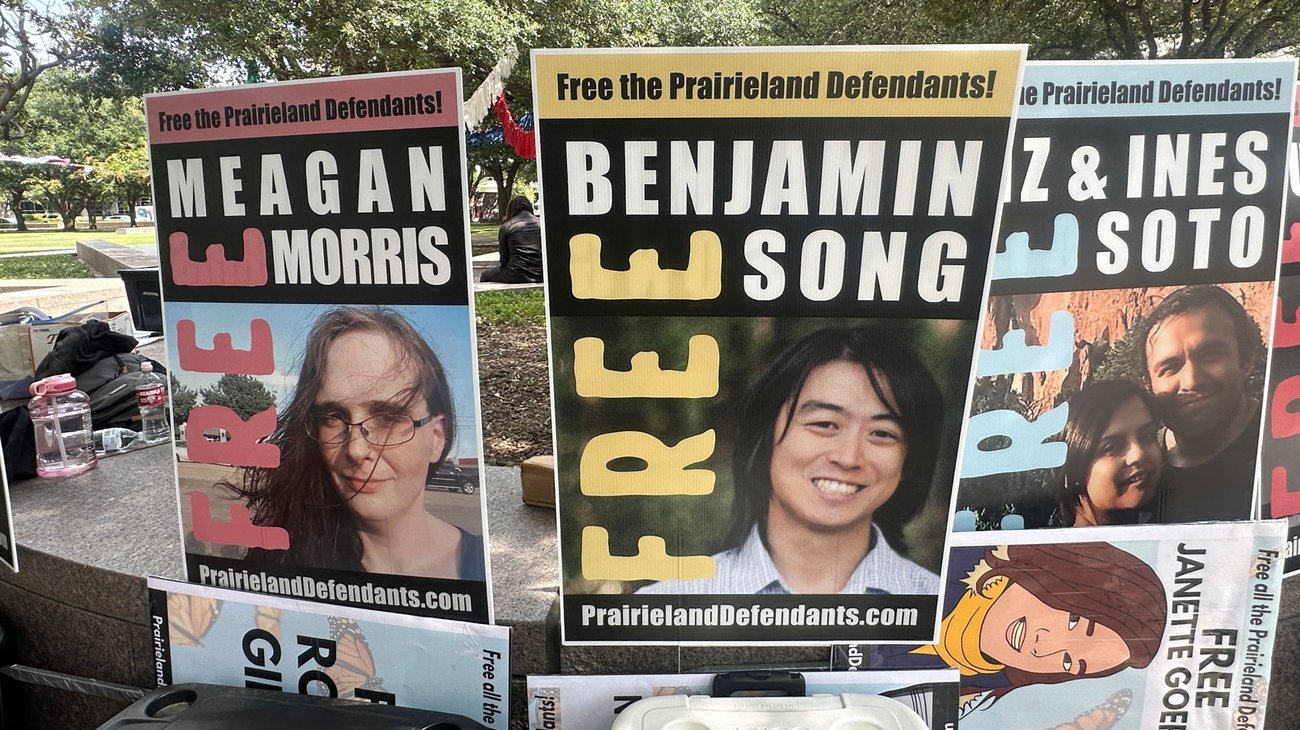 Condenan a décadas de prisión a manifestantes en Texas