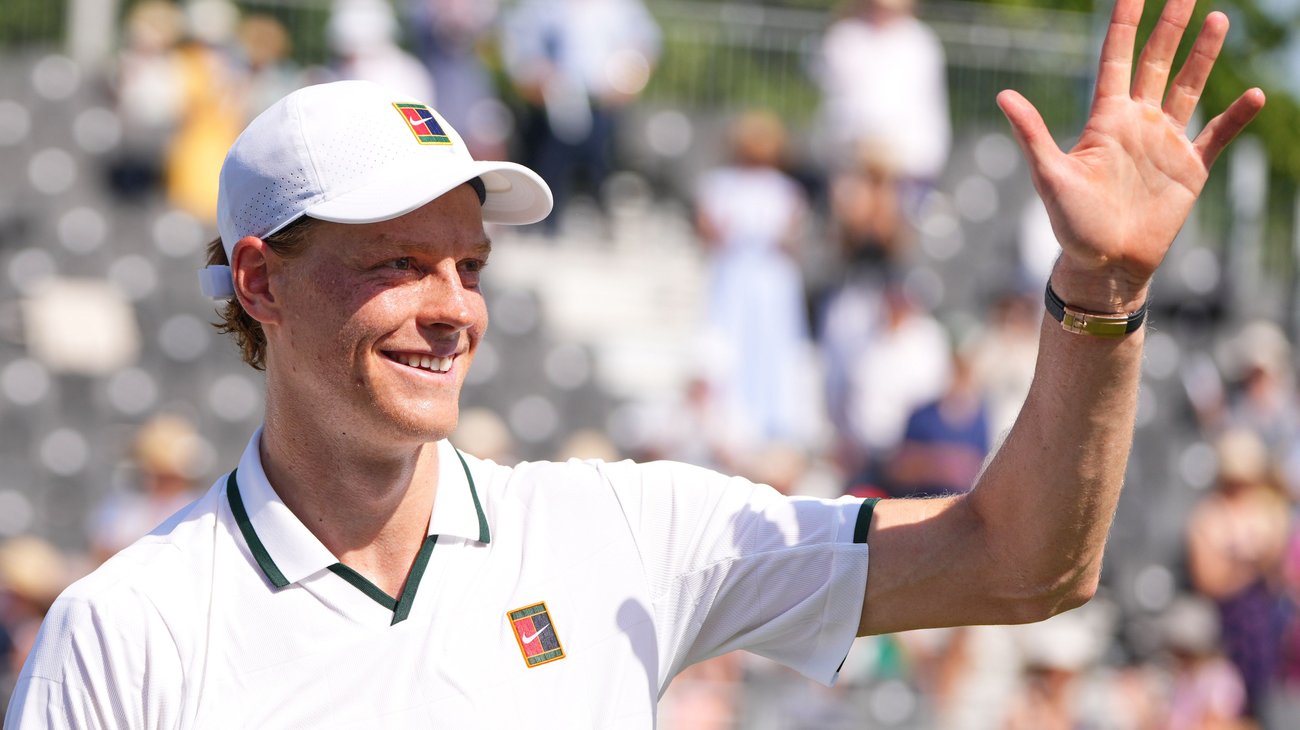 Sinner vence a Norrie en exhibición previa a Wimbledon