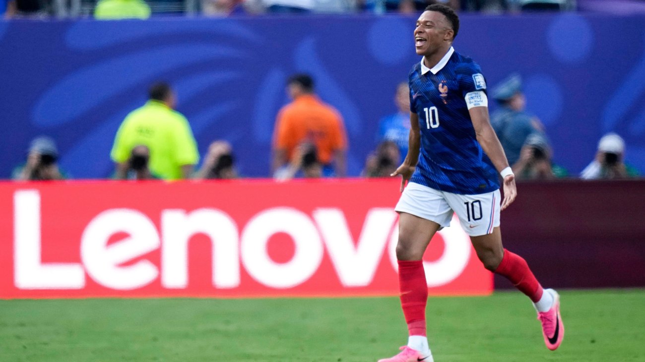 ¡Contundentes a octavos! Mbappé golea a Suecia y hace récord