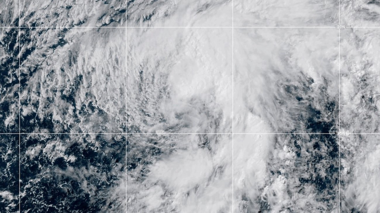 Se forma la tormenta tropical Douglas en el océano Pacífico