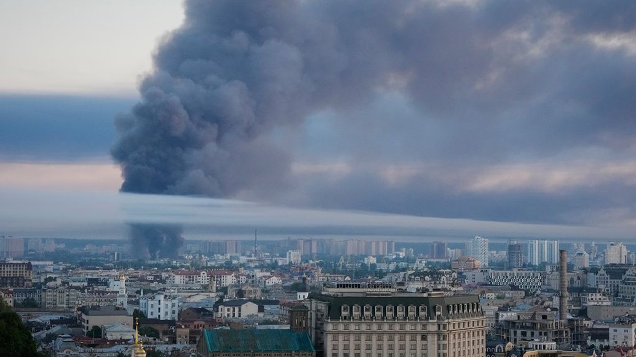 Ataque ruso con misiles y drones deja siete muertos en Kiev