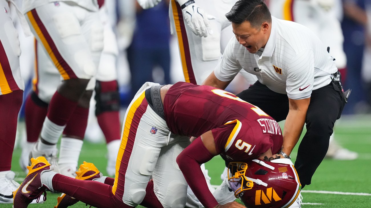 QB Jayden Daniels sale lesionado ante los Dallas Cowboys