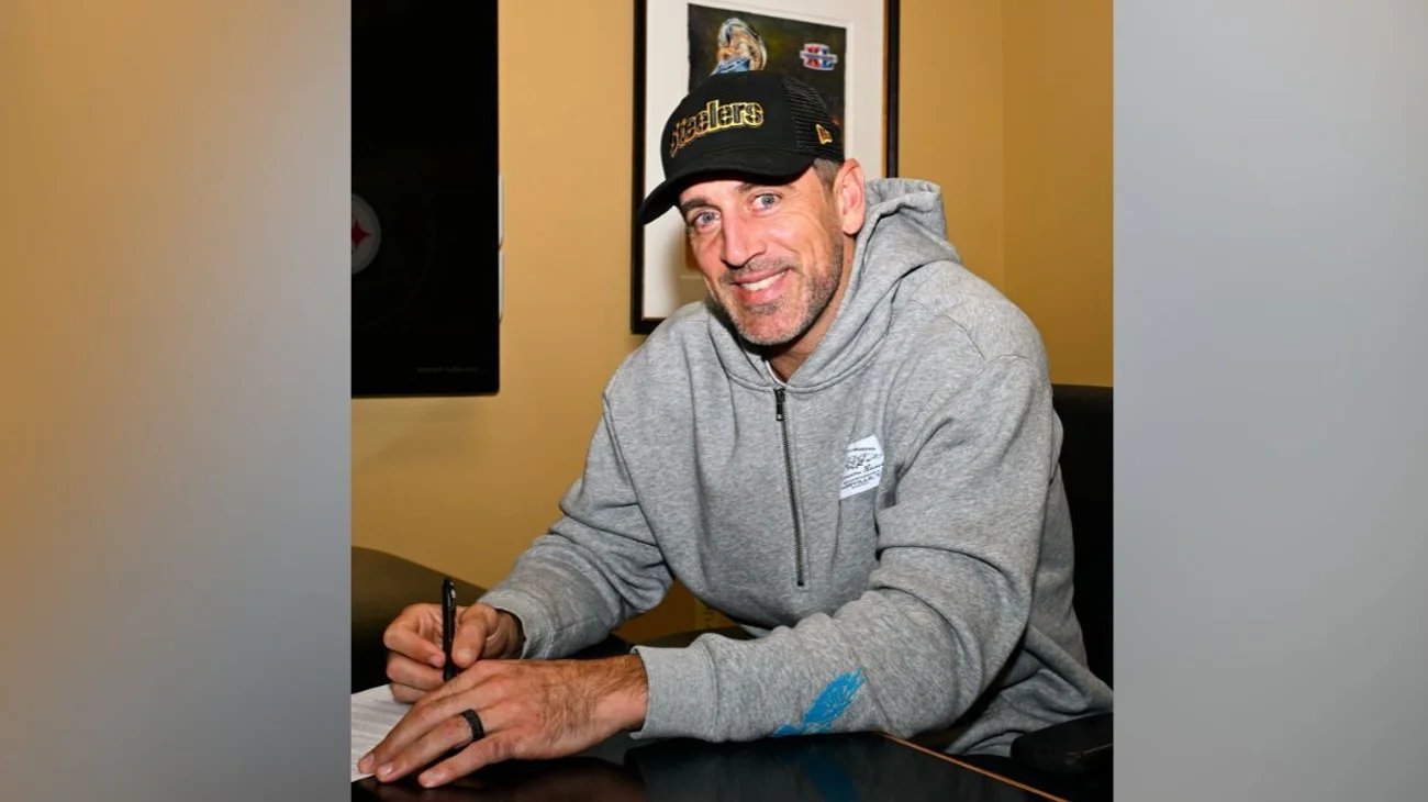 Aaron Rodgers firma contrato de $19,5 mdd con Steelers