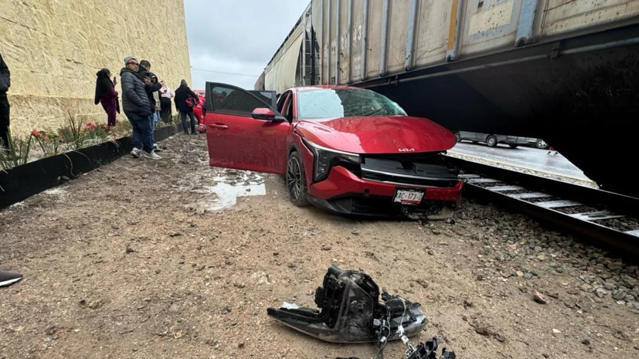 Sufre accidente al intentar ganarle el paso al tren en Reynosa