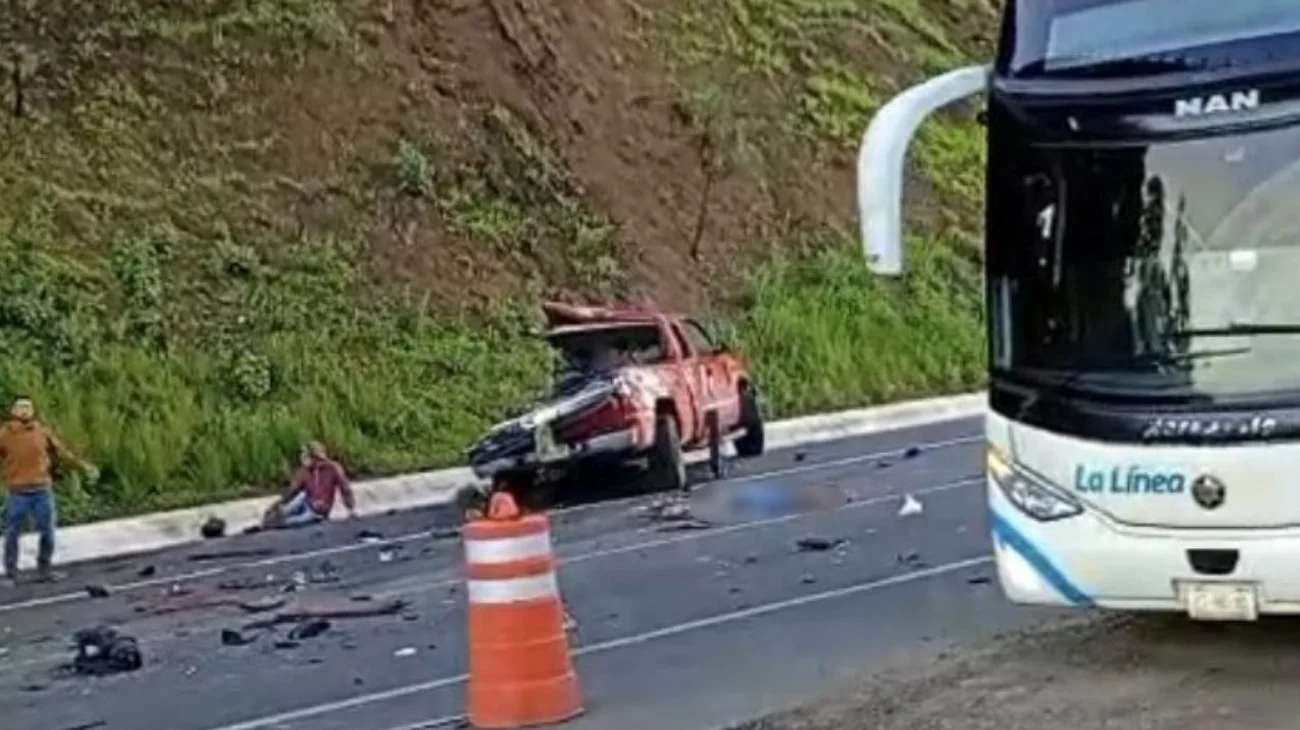 Choque en autopista de Michoacán deja seis muertos y dos heridos