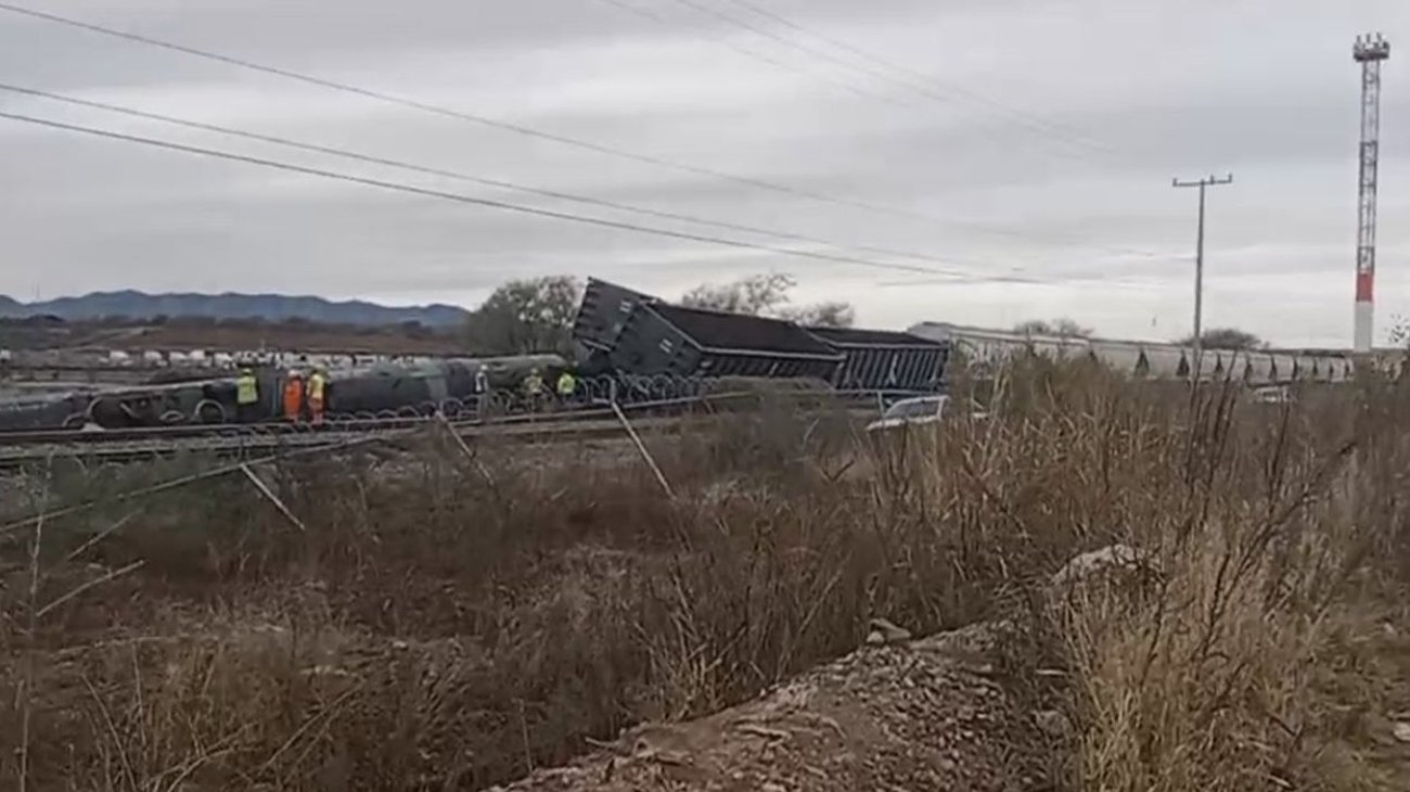 Activan protocolos por descarrilamiento de tren en Sonora