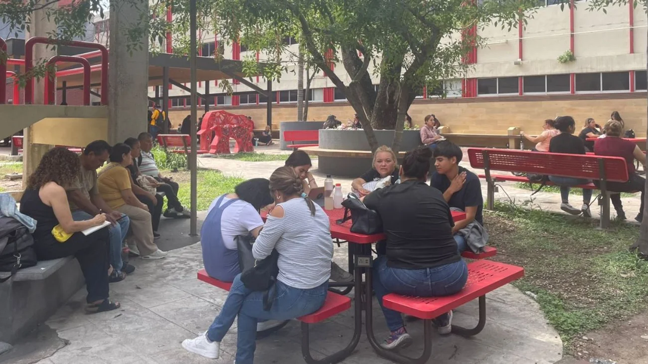 Acuden 40 mil estudiantes a realizar examen de admisión UANL