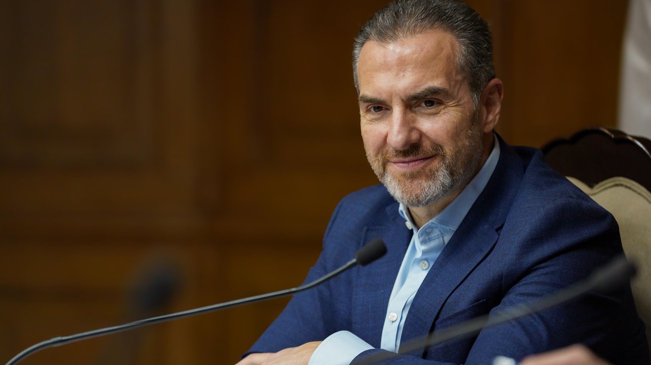 Porras a Adrián de la Garza generan reclamos en Congreso