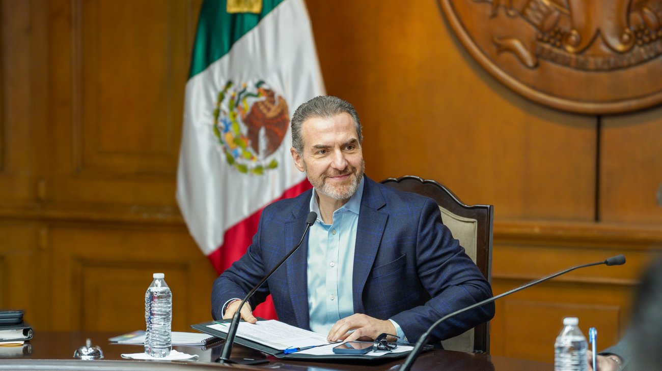 Anuncia PRI Nacional a Adrián de la Garza como defensor estatal