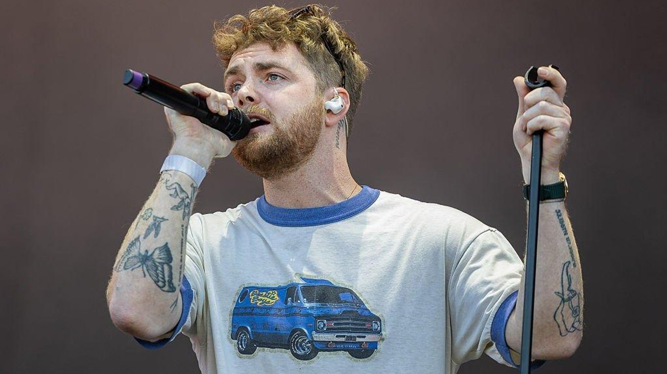 ¡Es oficial! Alex Warren debutará en los premios BRIT 2026