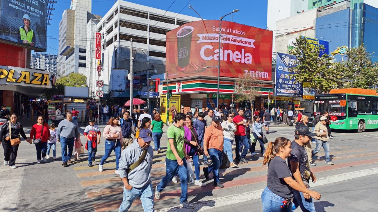 Afluencia en Centro de Monterrey por compras navideñas