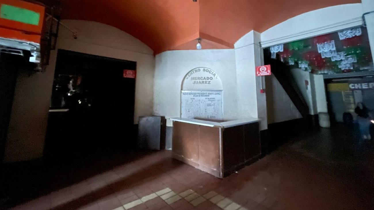 Amanece_Mercado_Juarez_sin_energia_electrica_tras_incendio_759c017acc