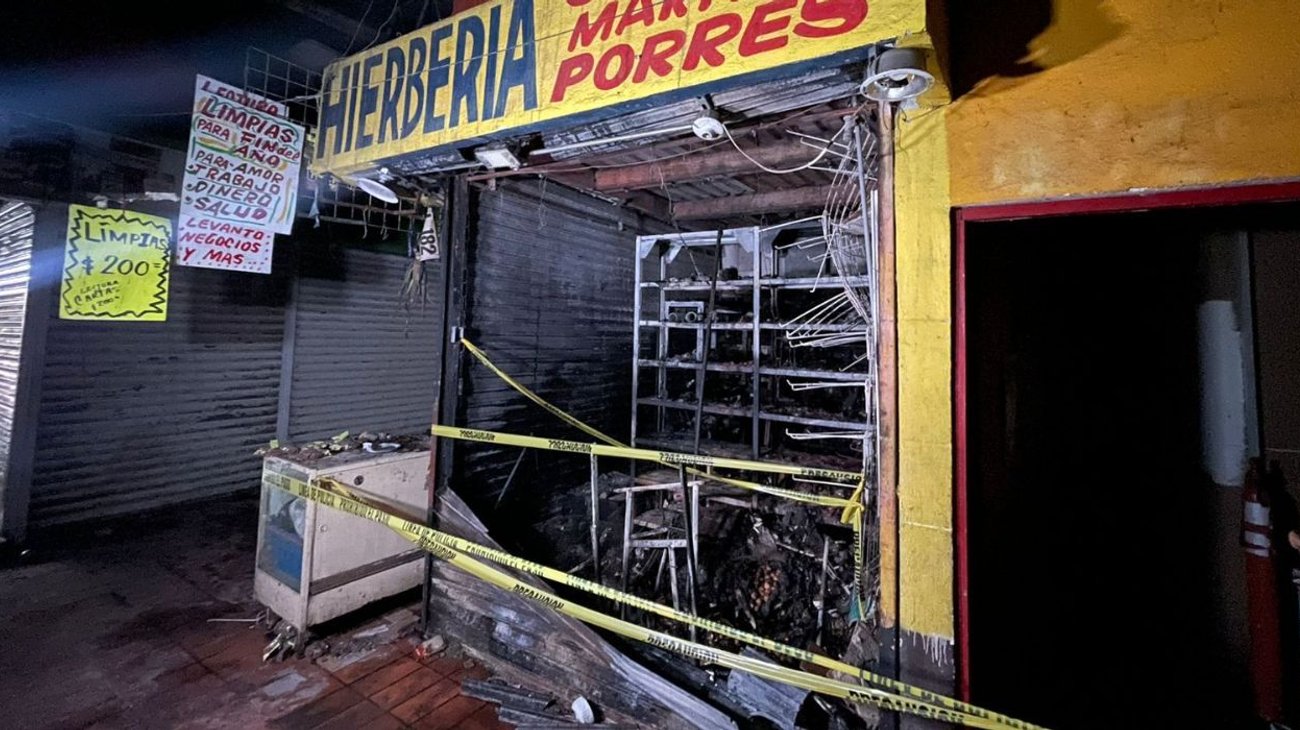 Amanece Mercado Juárez sin energía eléctrica tras incendio