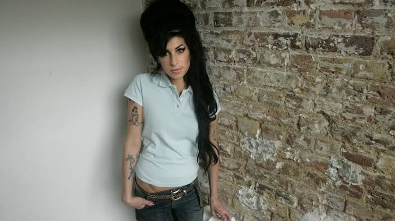 Padre de Amy Winehouse pierde litigio por subasta