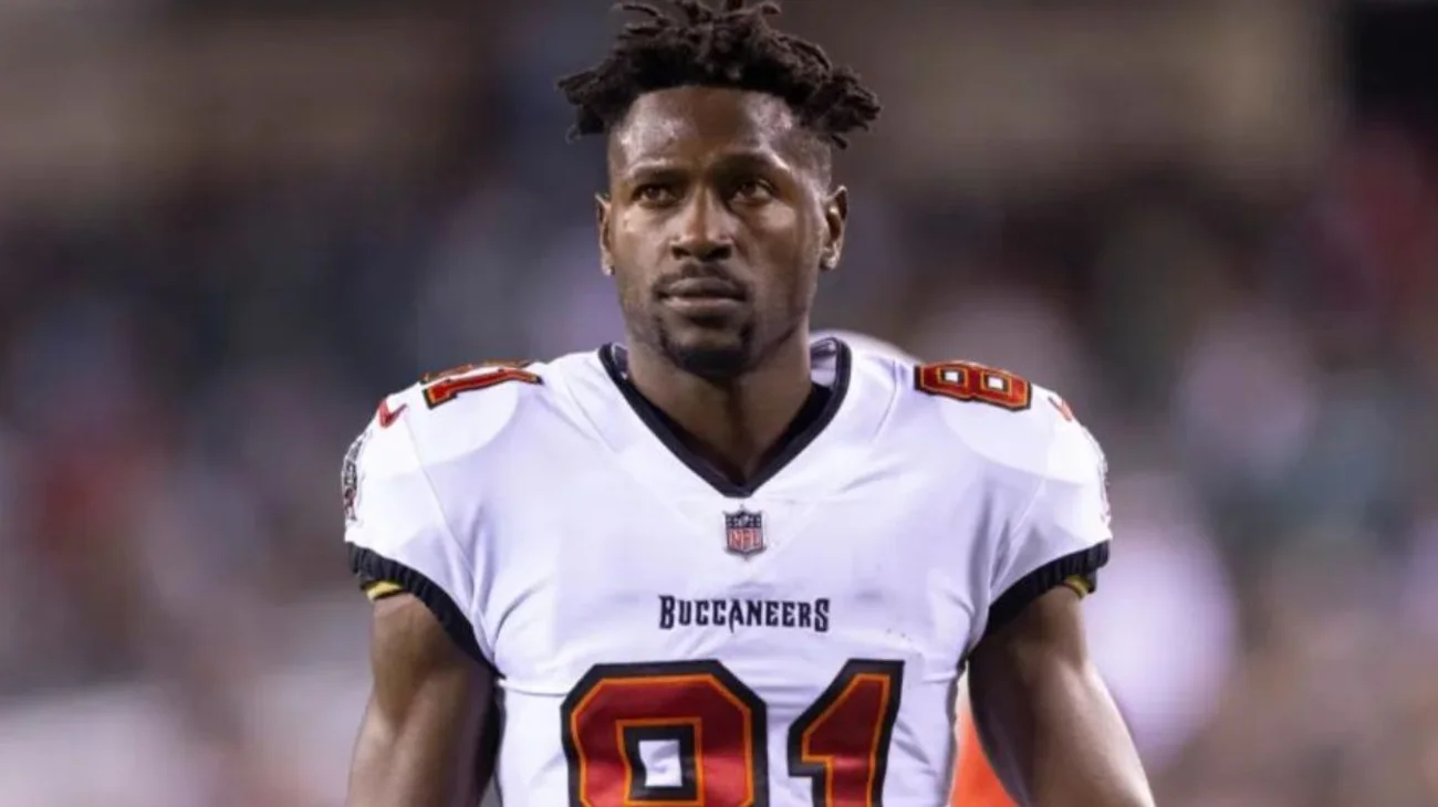 Antonio_Brown_enfrenta_cargos_de_intento_de_asesinato_tras_tiroteo_en_Miami_ad348b4207