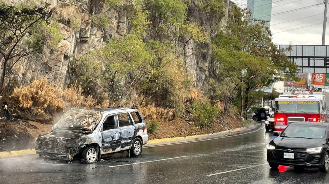 Arde_camioneta_La_Diana_San_Pedro_87e5760b72