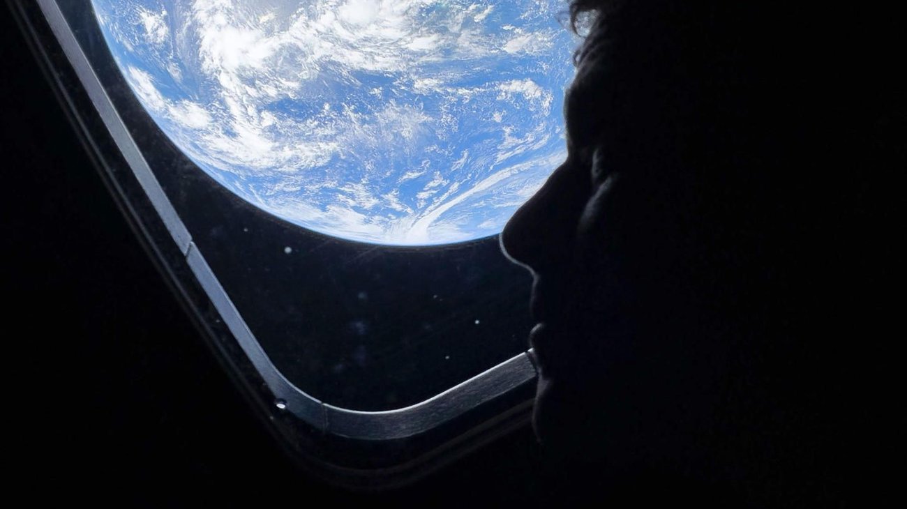 Astronautas de Artemis II observan la cara oculta de la Luna