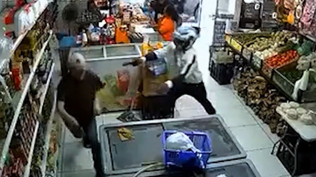 Revelan video del asalto a tienda de abarrotes en la colonia Croc