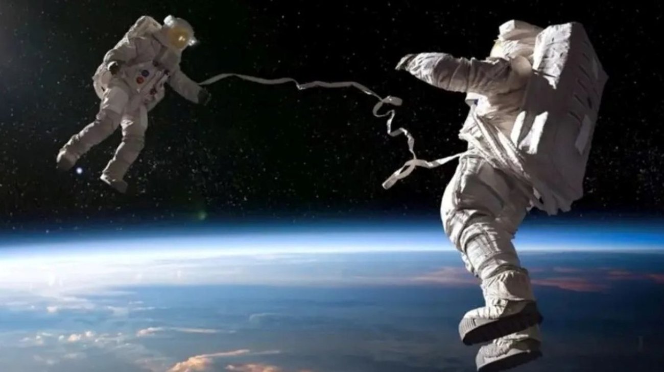 Astronautas realizan caminata para mejorar conexión de la EEI