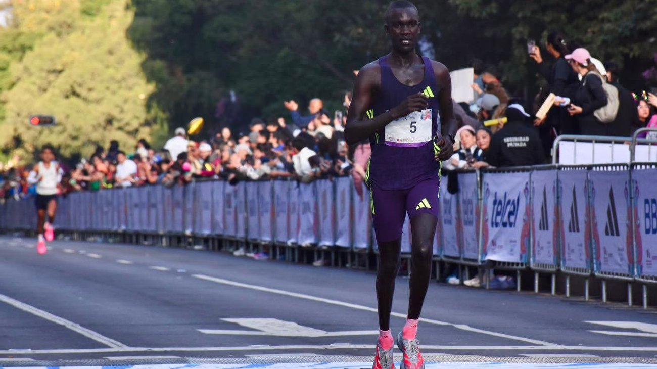 Atletas kenianos domina el Medio Maratón CDMX 2026