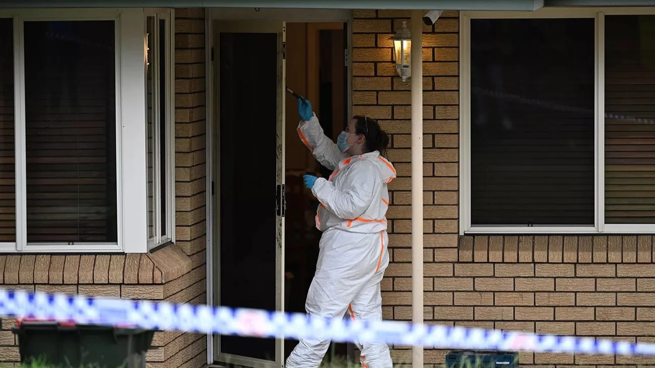 Madre apuñala a sus tres hijos mientras dormían