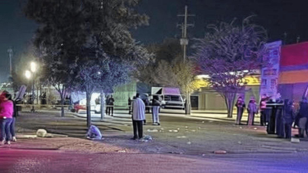 Balean a vendedor de comida en mercado ambulante de García