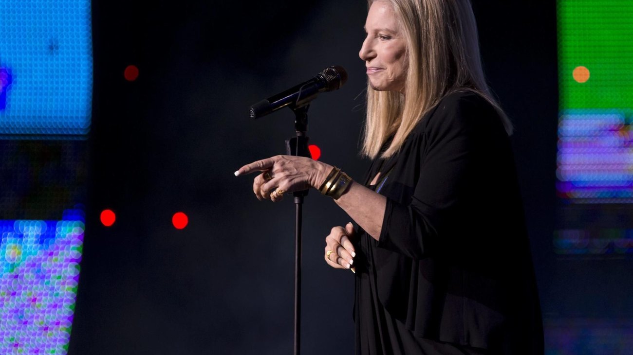 Barbra Streisand critica el ego de Trump por el Centro Kennedy