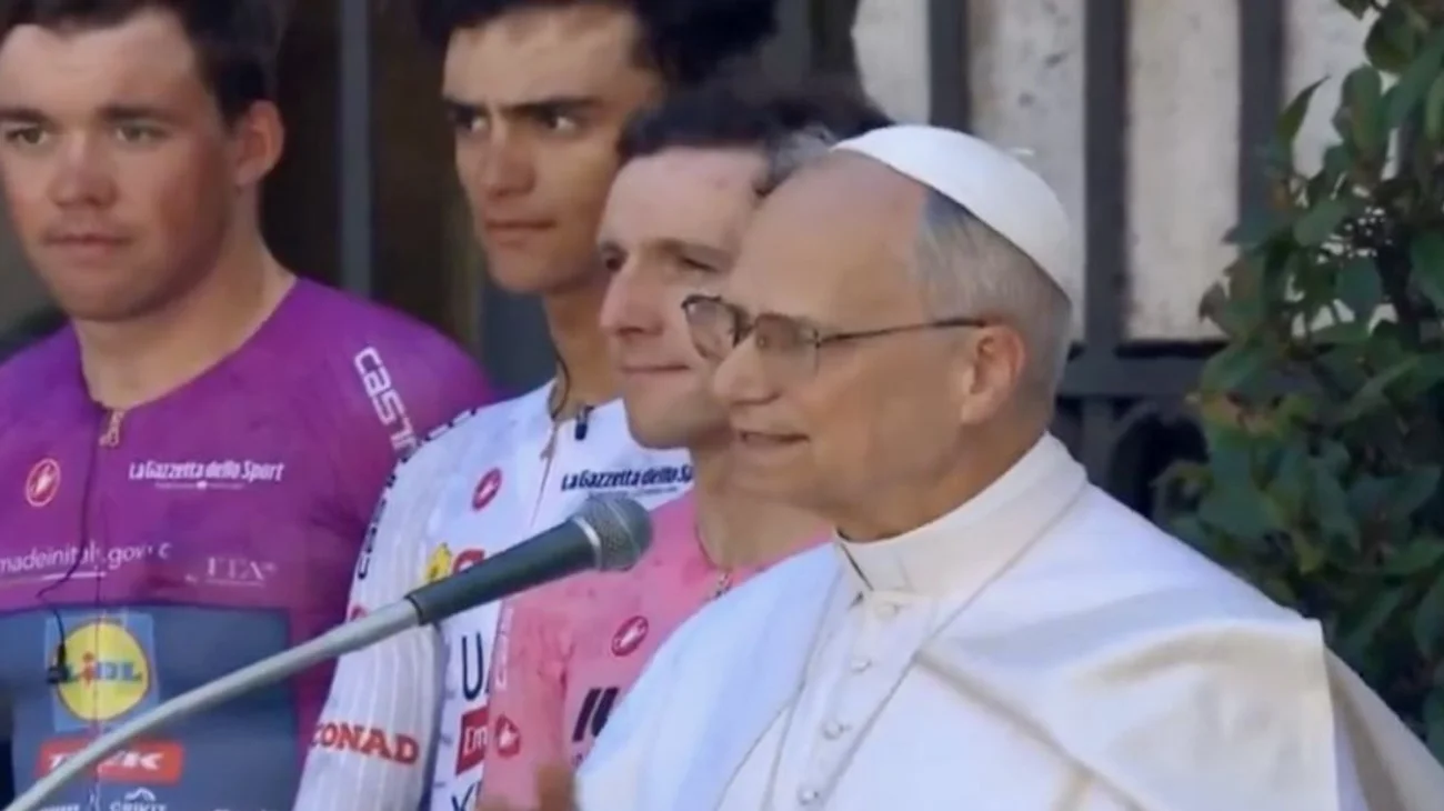 Bendice León XIV salida de la última etapa del Giro de Italia