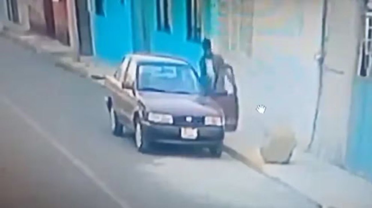 Se roban un auto con 2 mil boletas electorales en Puebla