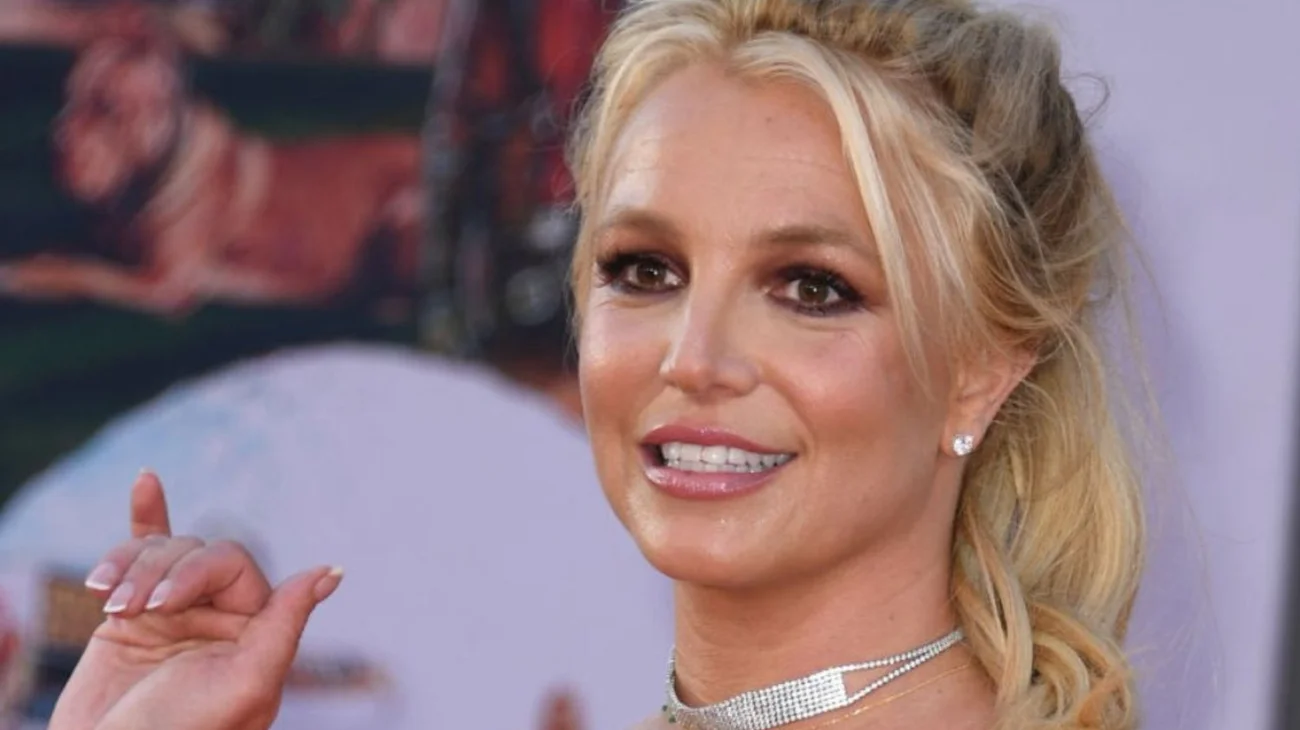Britney Spears pierde cejas y pestañas en grave flamazo