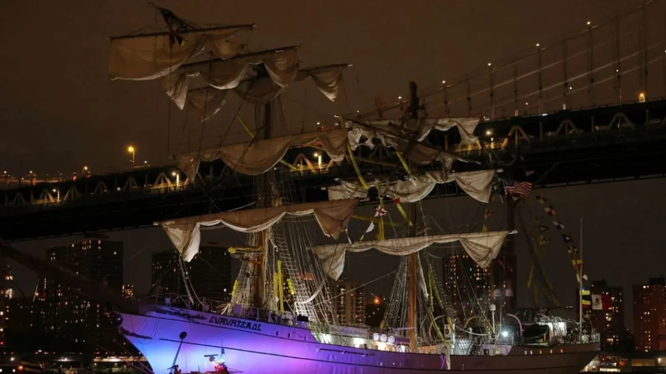 Buque_Cuauhtemoc_sera_remolcado_de_Nueva_York_hasta_Brooklyn_6bdf122b82