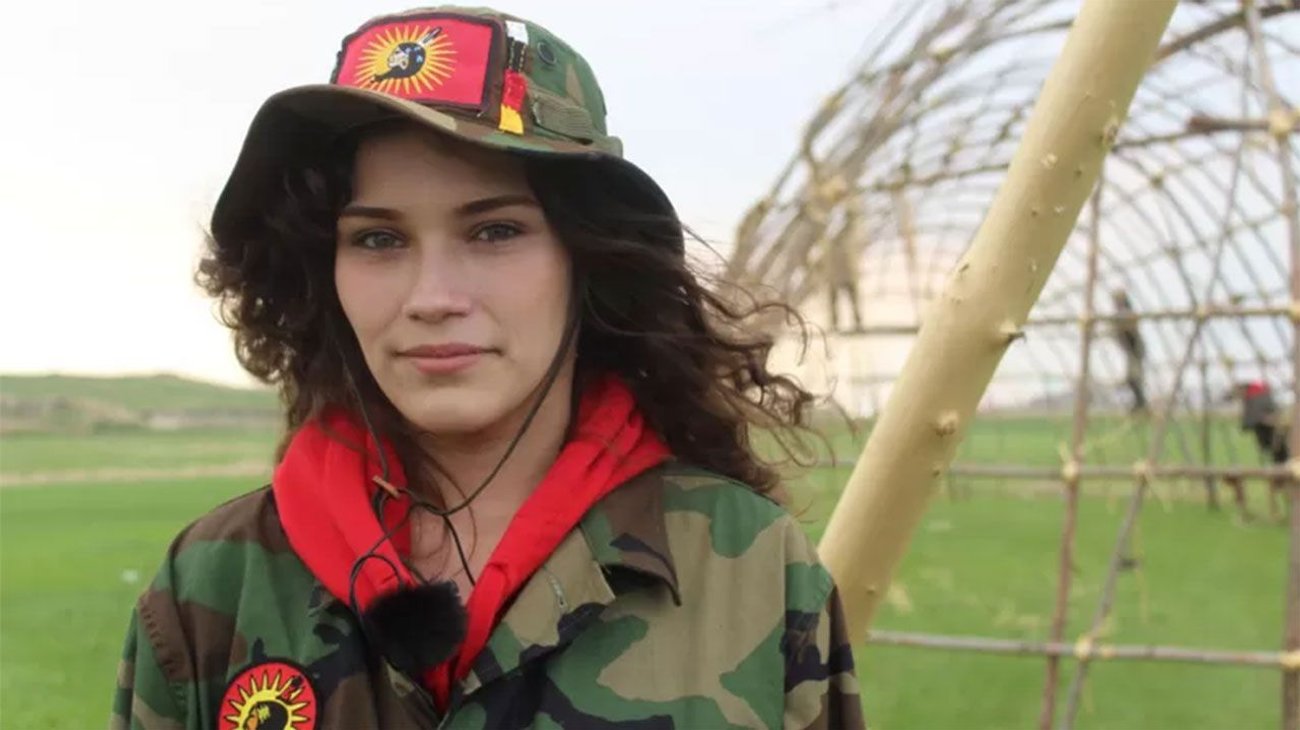 Mujer busca el cuerpo de su madre en basurero; fue asesinada